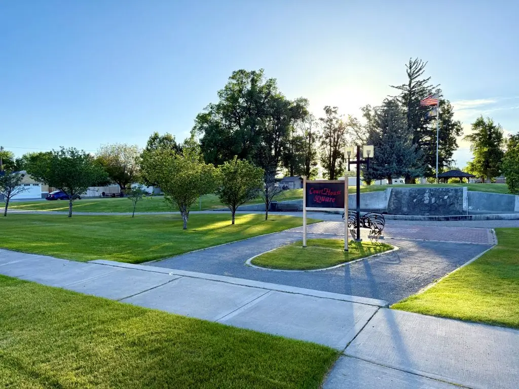 Blackfoot public Park with a sign that says "Court house Park".